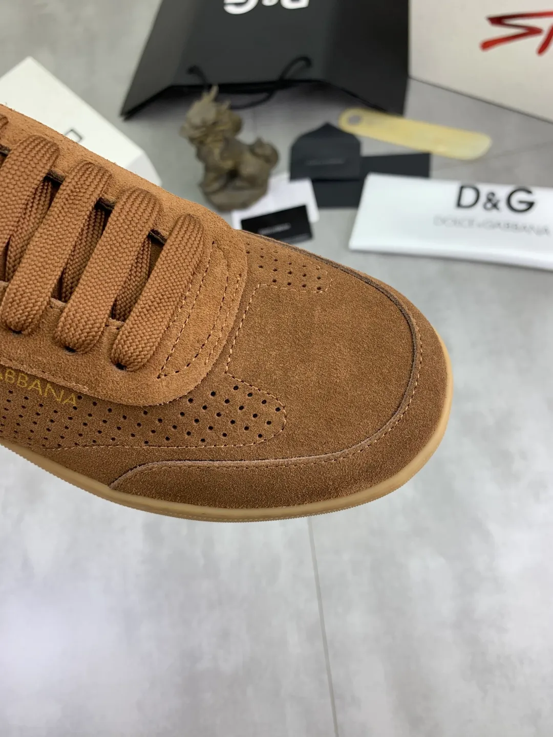 Men's shoes P500 💰 [New model] The latest hot model, top original quality, the official website is synchronized with "DOLCE&GABBANA [Dolce & Gabbana] ~ High Quality." The effect is low-cut casual DG men's shoes, loved by many celebrities, using high-end imported first-layer frosted calfskin with punched logo design + cowhide feet, simple and elegant, perfect interpretation of the latest inspiration for shoes, classic and fashionable integration, luxury dream, dominating fashion Suitable for drivers, light and comfortable to drive, light and breathable for outdoor travel, high-end quality, trustworthy, 3️⃣color🉑️choice! Code number: 38-46